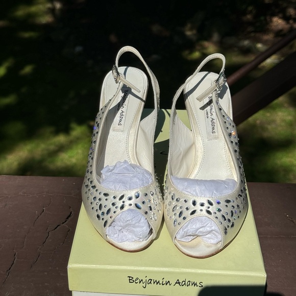 Gorgeous Swarovski aurora borealis 👠 worn for reception only. So pretty🤩 - Picture 3 of 8